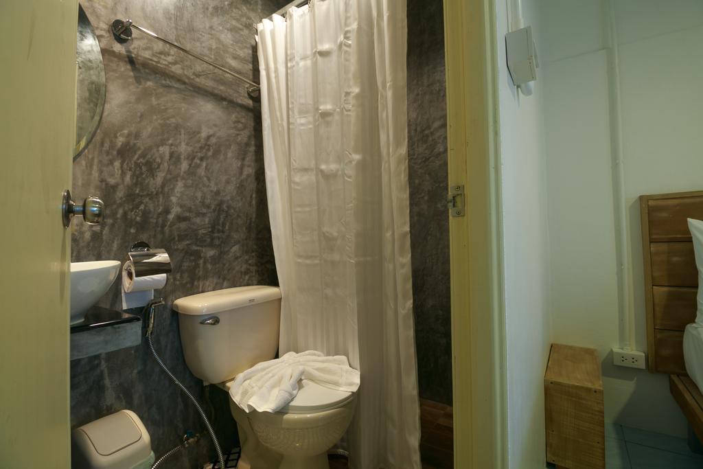 Frog House Bed & Breakfast (Adults Only) Patong Экстерьер фото