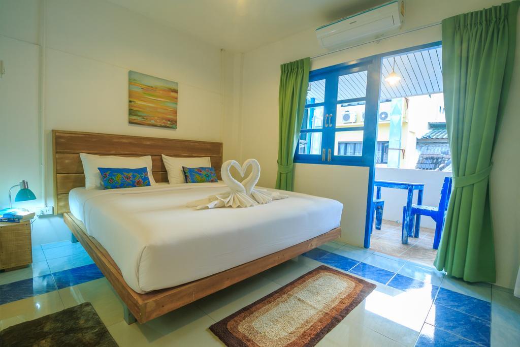 Frog House Bed & Breakfast (Adults Only) Patong Экстерьер фото