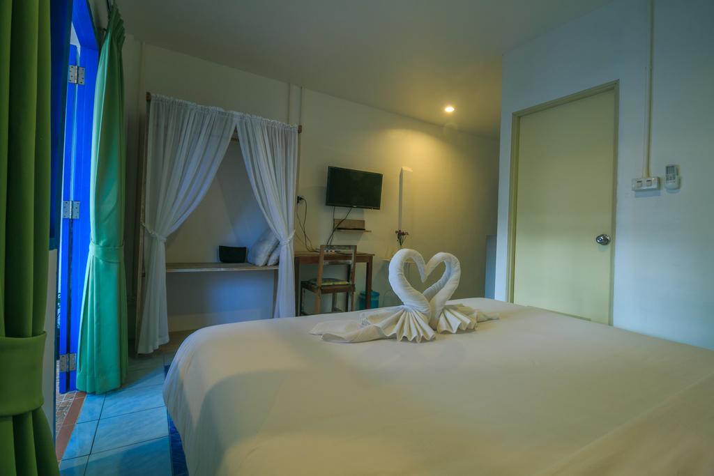 Frog House Bed & Breakfast (Adults Only) Patong Экстерьер фото