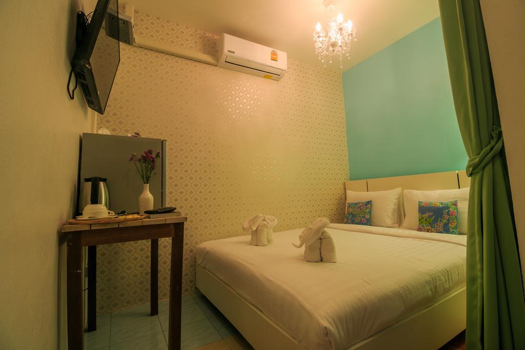 Frog House Bed & Breakfast (Adults Only) Patong Экстерьер фото